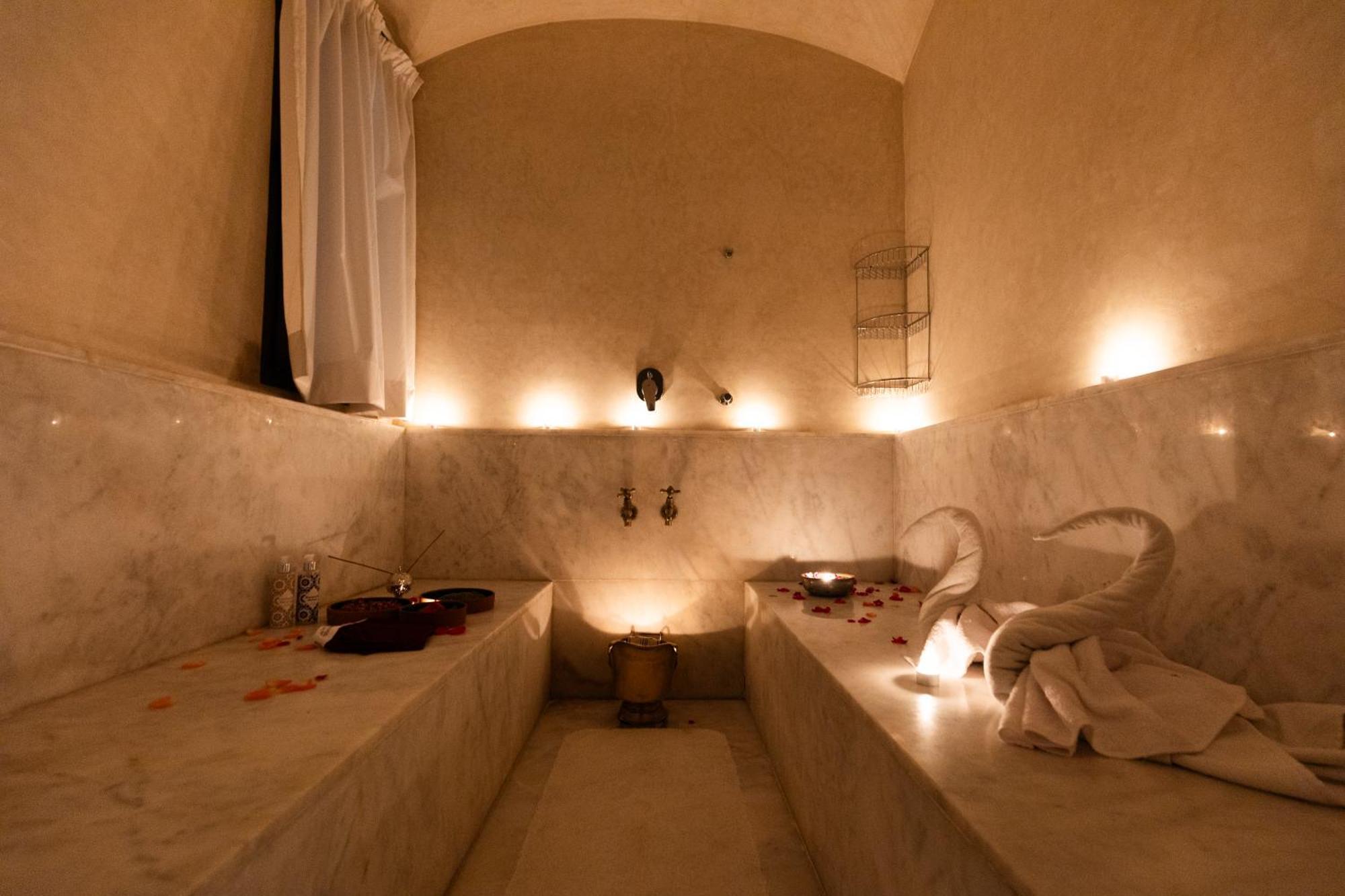 Les Roses By La Siredrah Hotell Ait Bou Zguia Eksteriør bilde